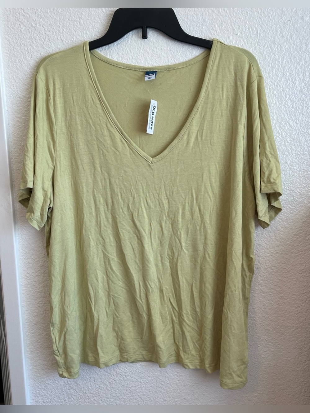 Old Navy V-neck shirt